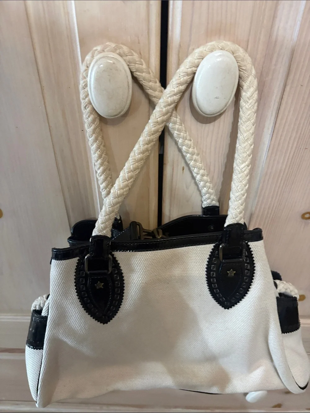 Vintage Fendi White Canvas Shoulder Bag with Black Patent Leather Logo and Trim - Picture 2 of 12
